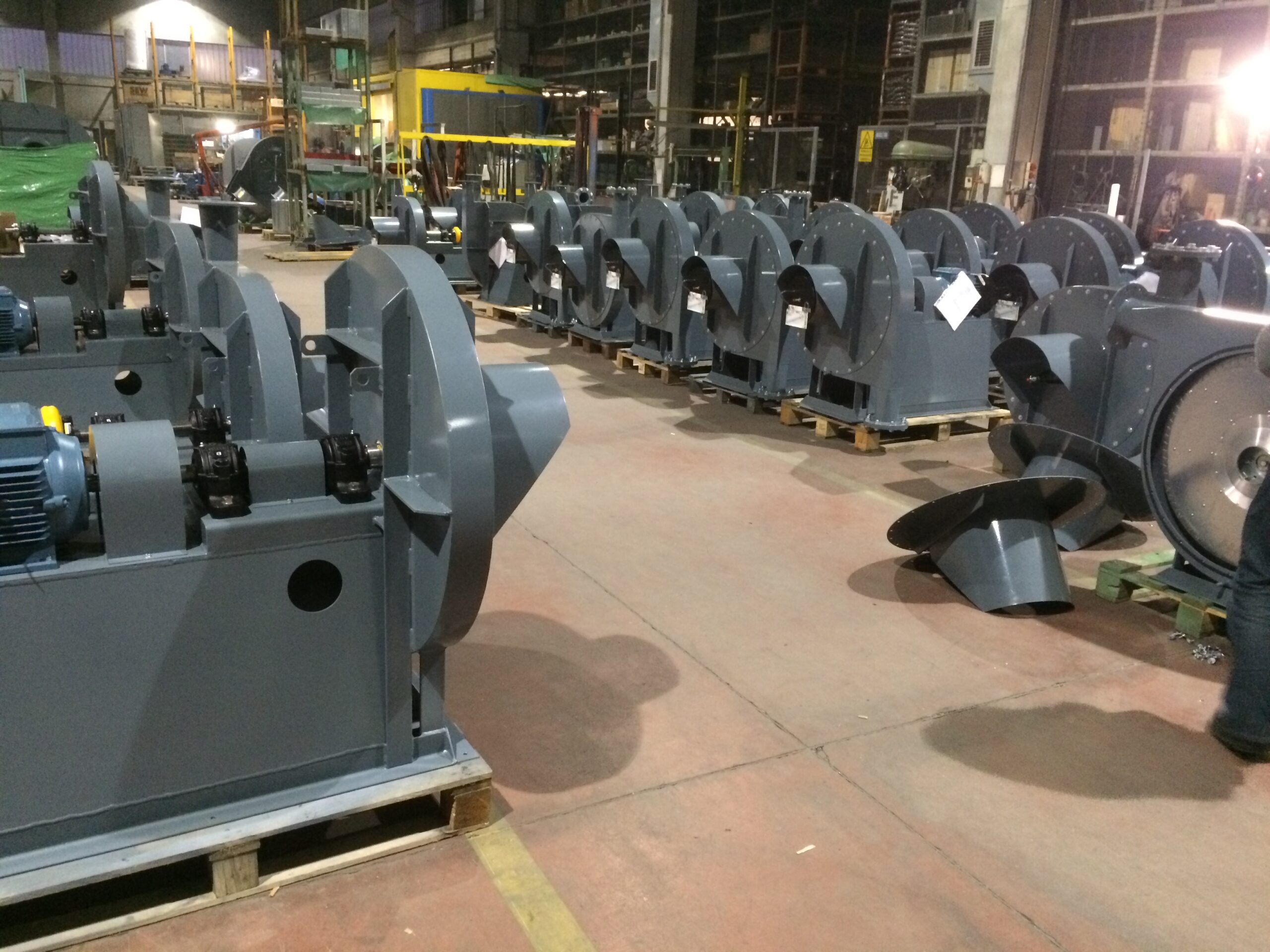 Ventilatori centrifughi HN serie alta pressione in officina SAVIO - fornitura per cementificio