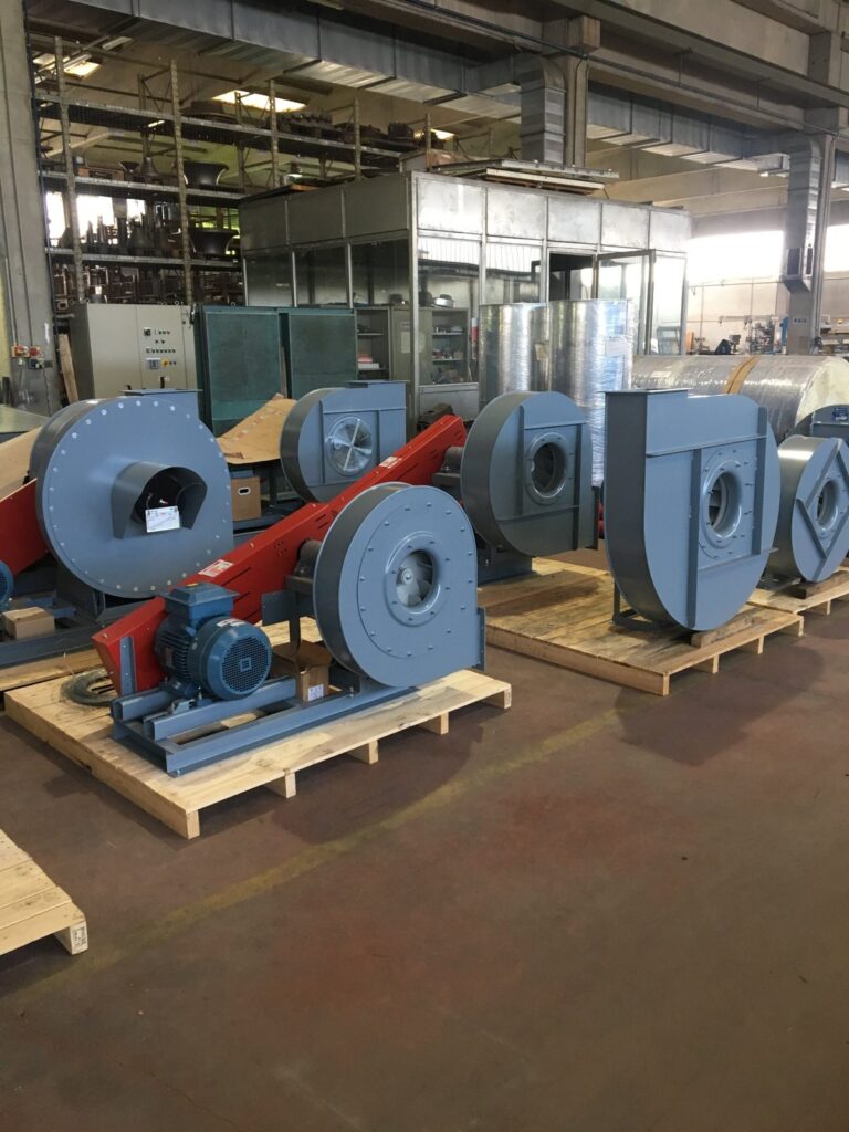 Ventilatori centrifughi alta pressione SAVIO serie HN con trasmissione a cinghie, pronti in officina